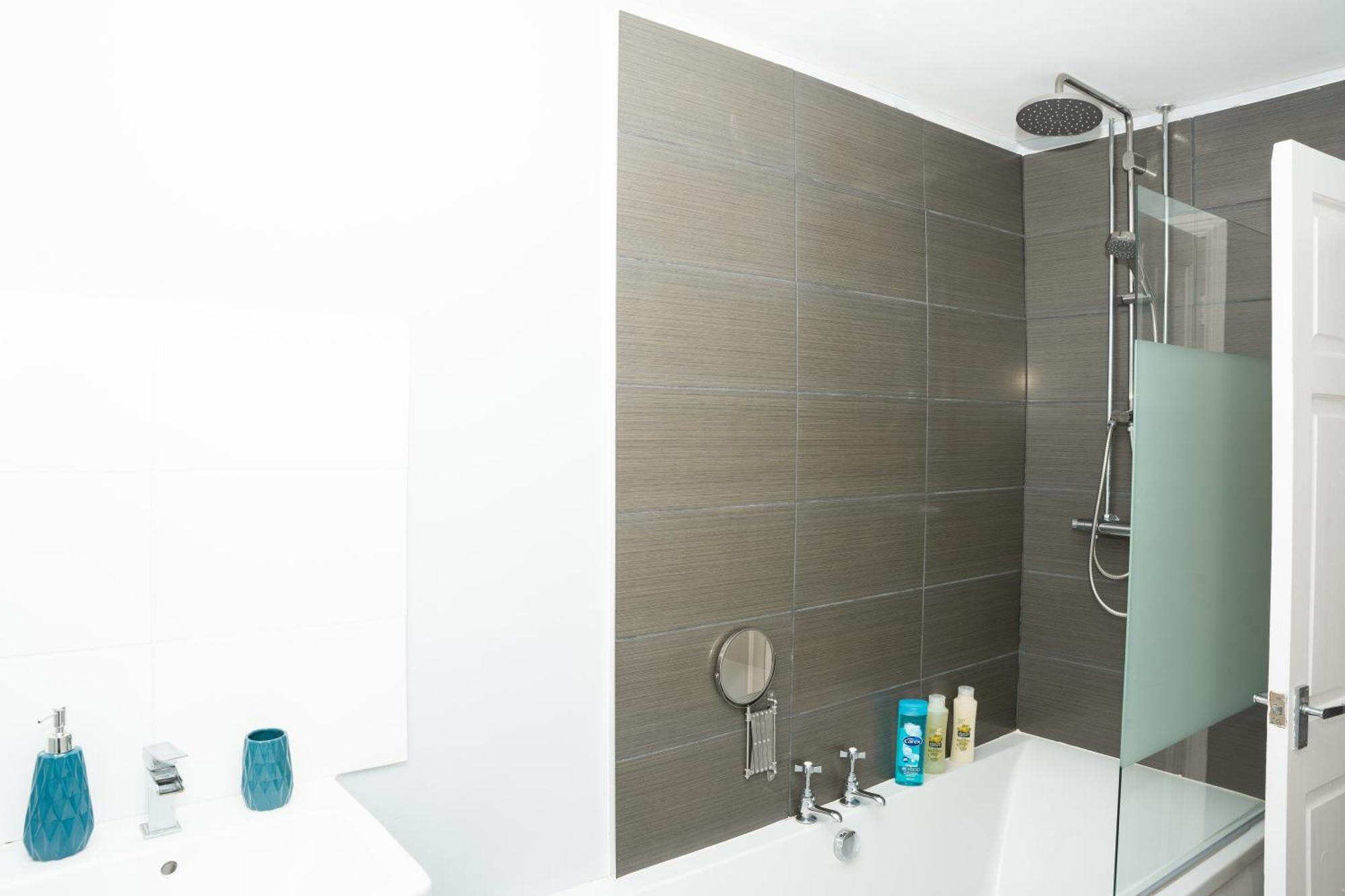 Stylish 3 Bed House With Free Parking Villa Leeds  Dış mekan fotoğraf