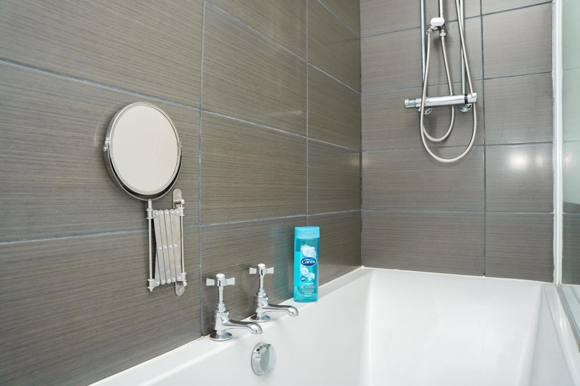 Stylish 3 Bed House With Free Parking Villa Leeds  Dış mekan fotoğraf