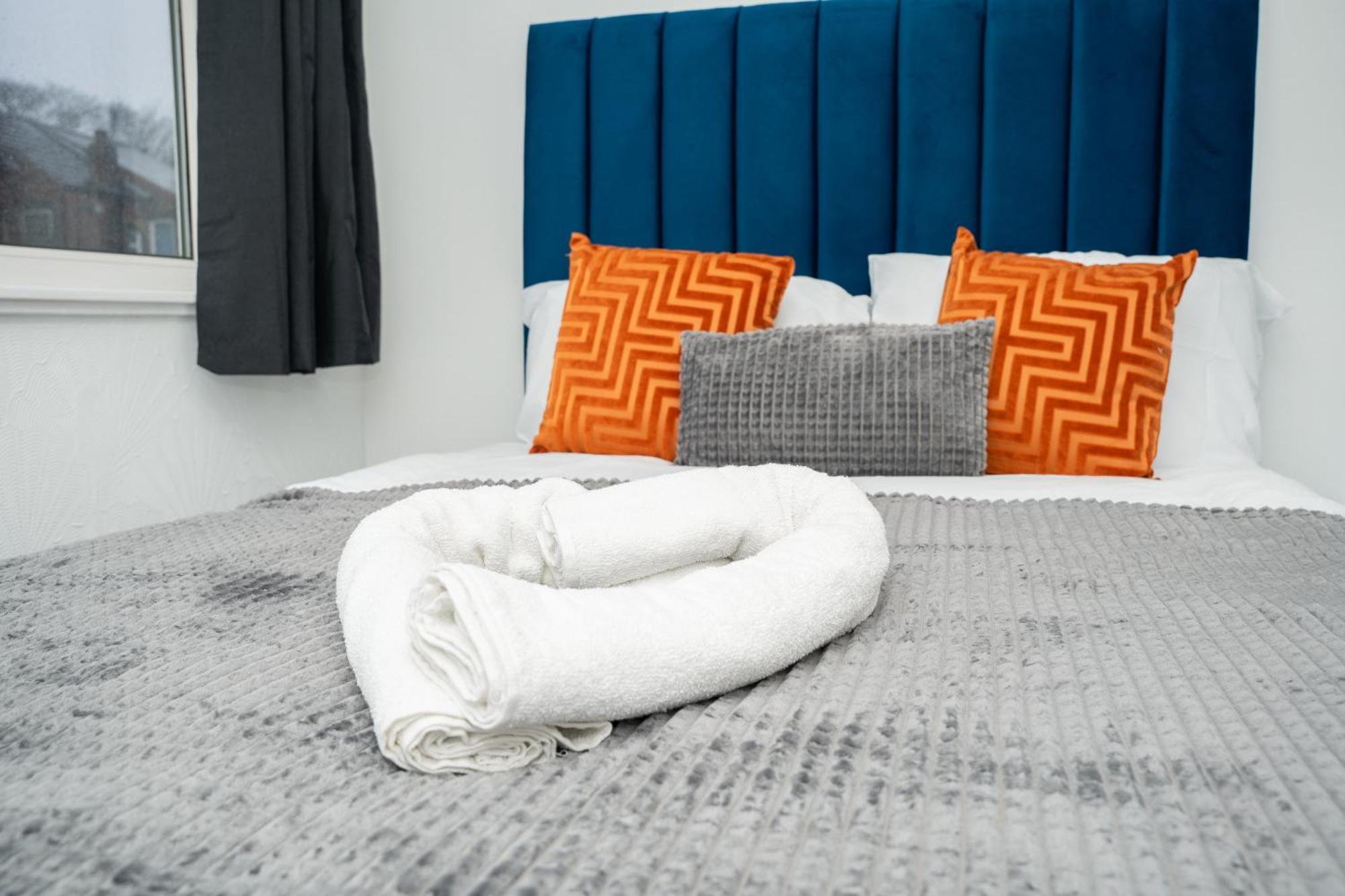 Stylish 3 Bed House With Free Parking Villa Leeds  Dış mekan fotoğraf