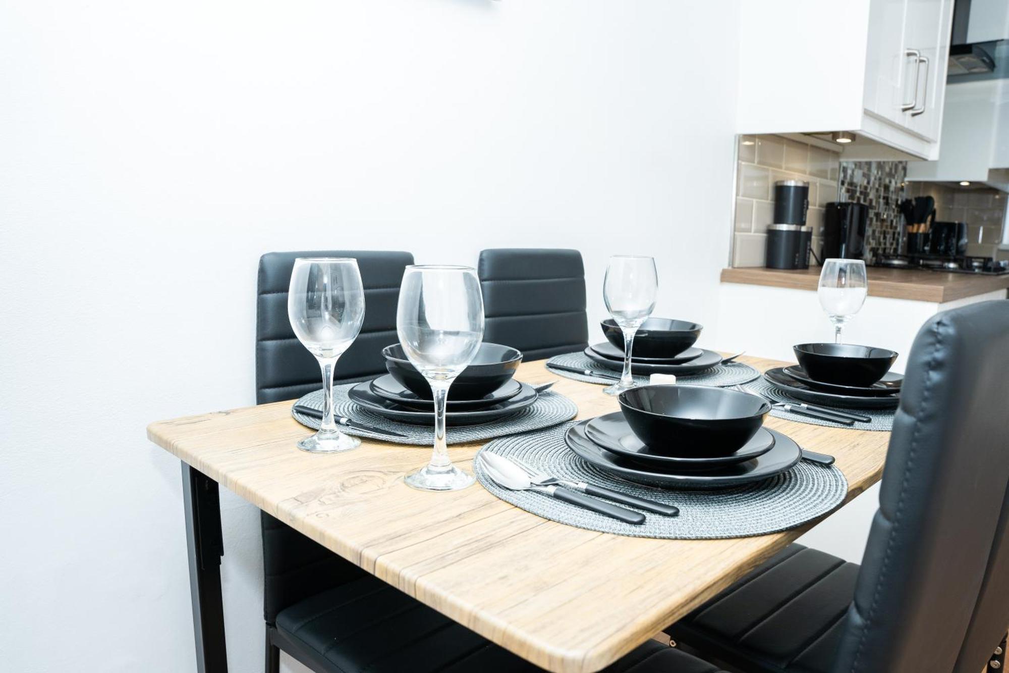 Stylish 3 Bed House With Free Parking Villa Leeds  Dış mekan fotoğraf